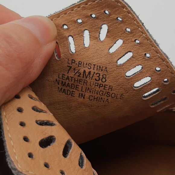 𝅺lucky BRAND Gray Cut-Out Laser Cut Ankle Booties Size 7.5/38 - Picture 8 of 11